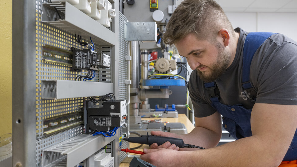 Operating technology electronics technician during education