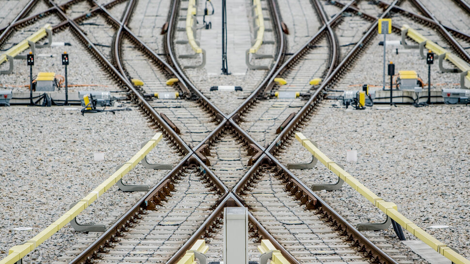 Crossing of metro tracks with conductor rail in Vienna