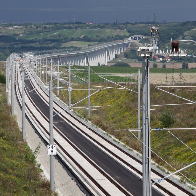 Railway track Erfurt - Leipzig/Halle Part of the electrified railway track Erfurt - Leipzig/Halle