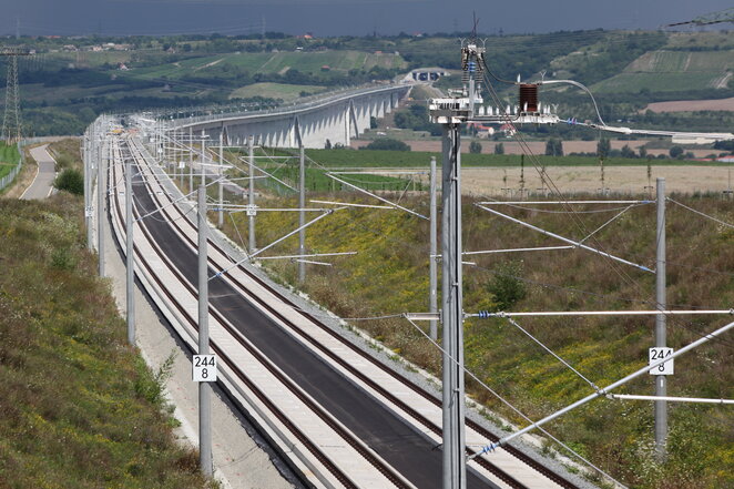 Part of the electrified railway track Erfurt - Leipzig/Halle