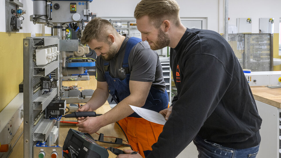 Operating technology electronics technician during education