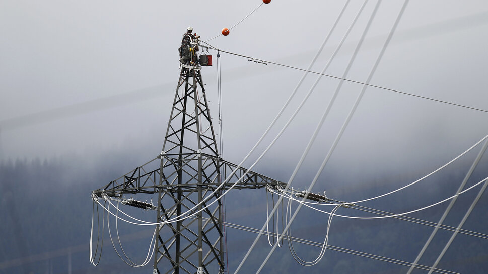 Transmission mast - installation work Transmission mast - installation work