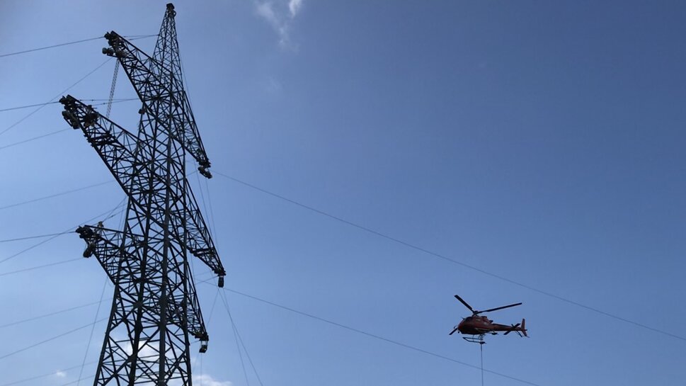 Transmission mast - installation with helicopter Transmission mast - installation with helicopter