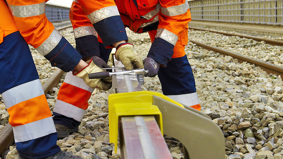 Installation work on a conductor rail